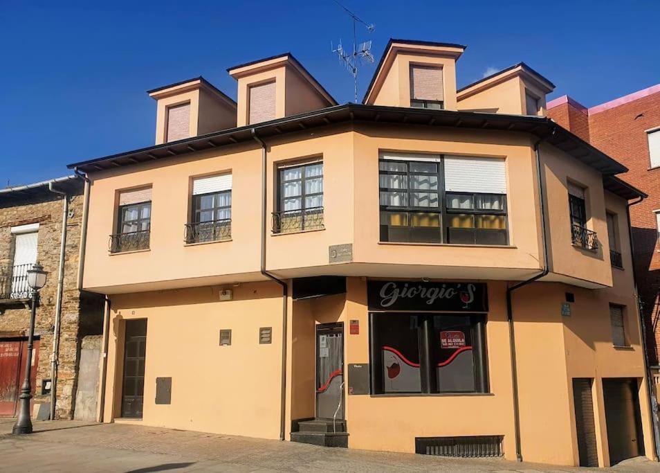 Apartamento En El Casco Antiguo De Ponferrada Exterior photo